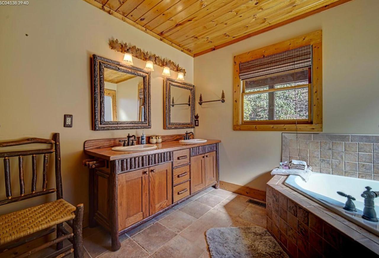 Cozy Creekfront Family Cabin-Pet Friendly -Gamerm-Hot Tub Hiawassee Exterior photo