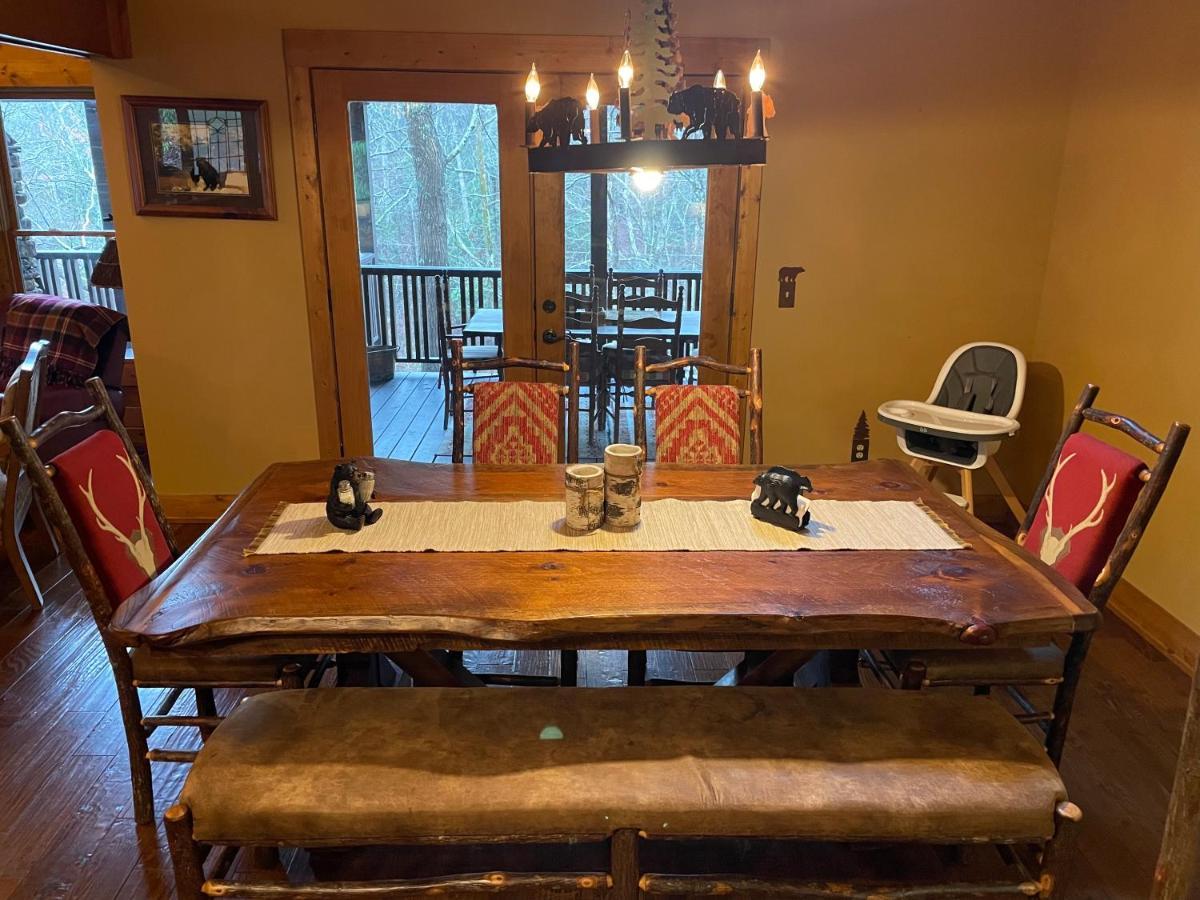 Cozy Creekfront Family Cabin-Pet Friendly -Gamerm-Hot Tub Hiawassee Exterior photo